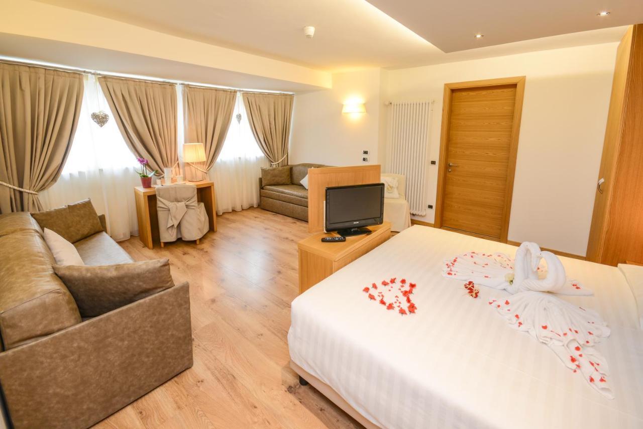 Hotel Corona 핀졸로 외부 사진