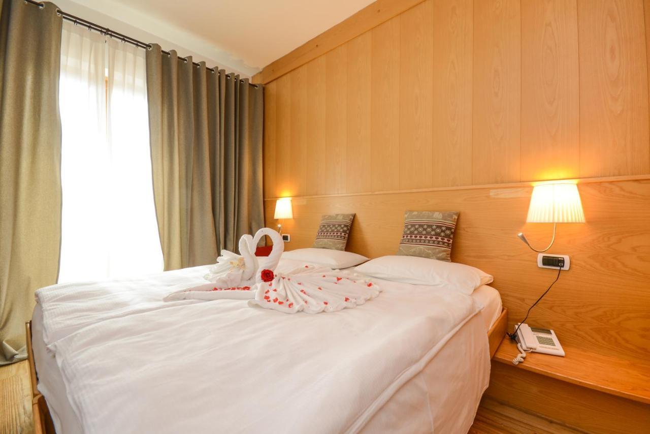 Hotel Corona 핀졸로 외부 사진