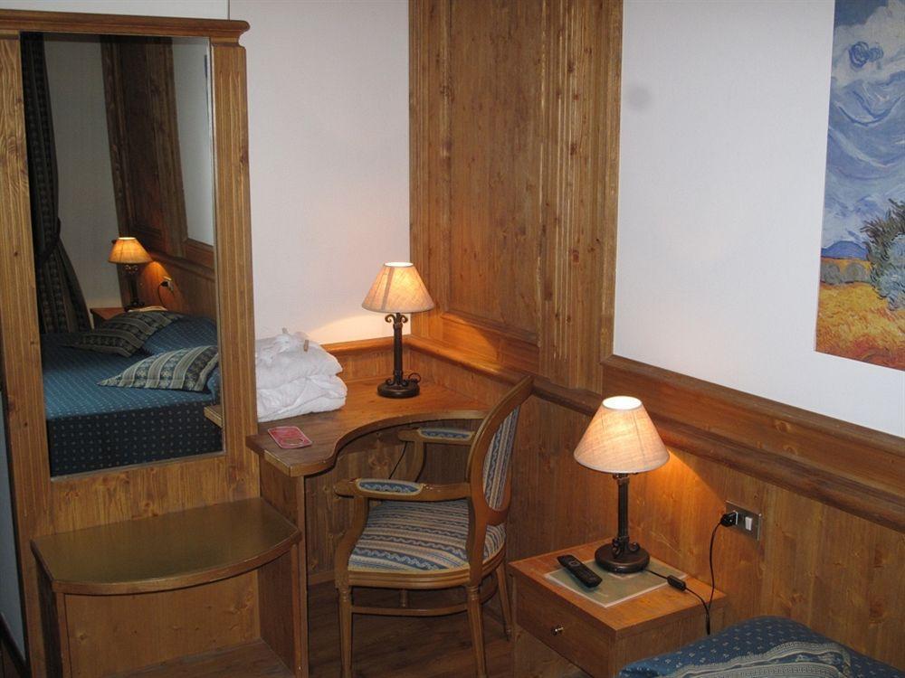 Hotel Corona 핀졸로 외부 사진
